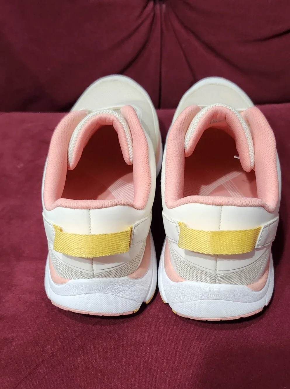 Vionic Women's Cream & Pink Slip In Sneaker